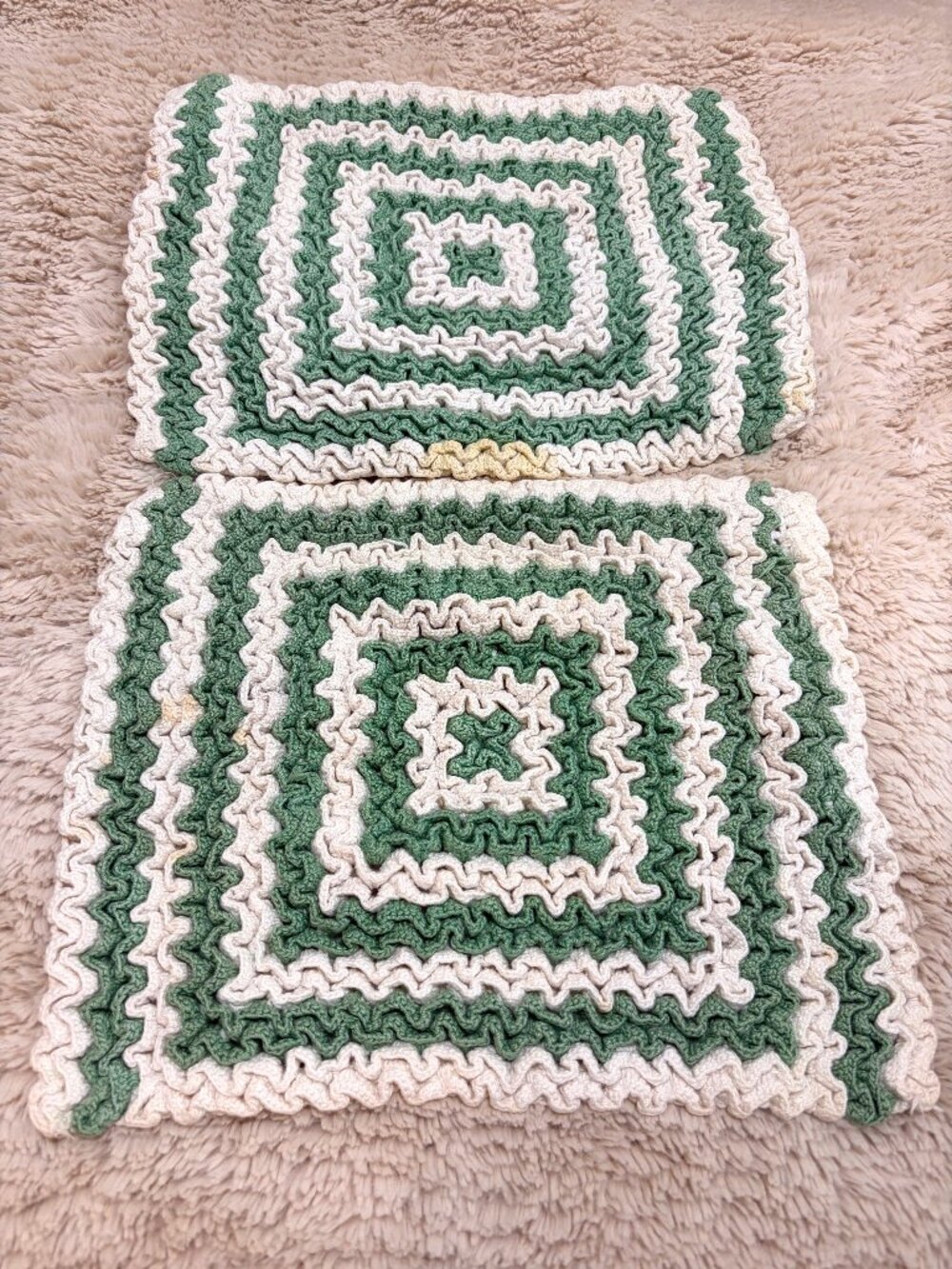 Vintage Handmade Crochet Wiggle Stitch Potholders Green White Retro Hot Pads Set